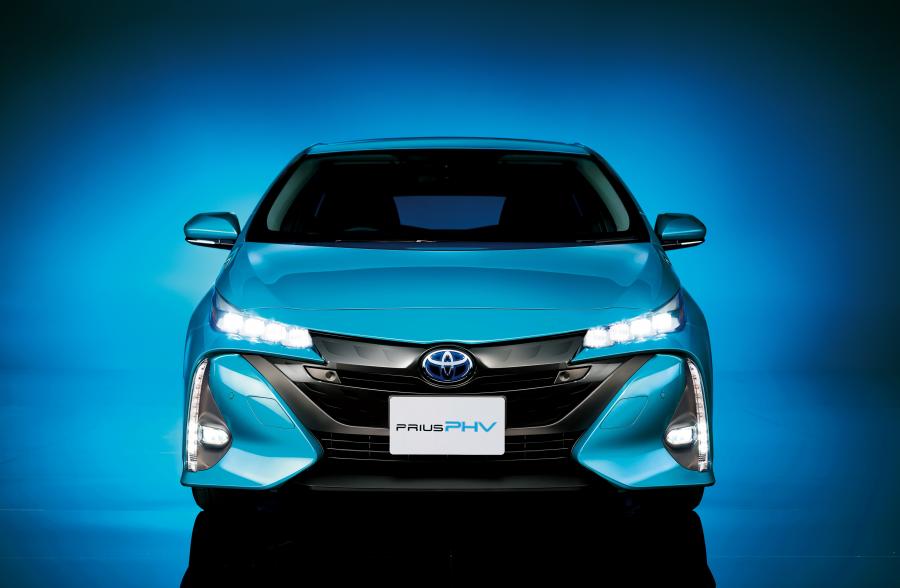  Toyota Prius PHV 2016 года  (JP) (фото 2 из 9)
